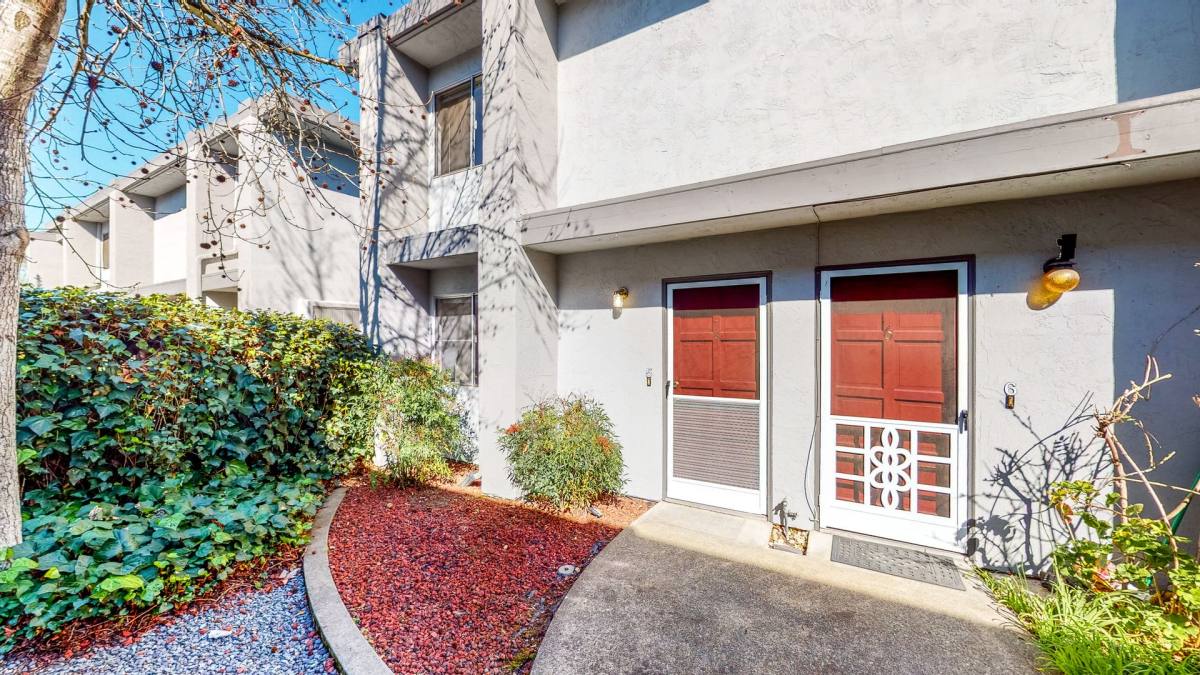Townhouse for rent at 1331 N, Santa Rosa, CA 95404