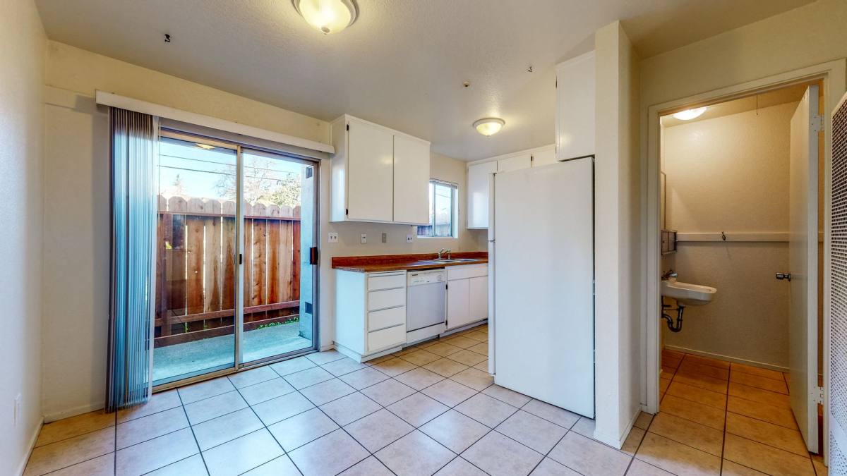 Townhouse for rent at 1331 N, Santa Rosa, CA 95404