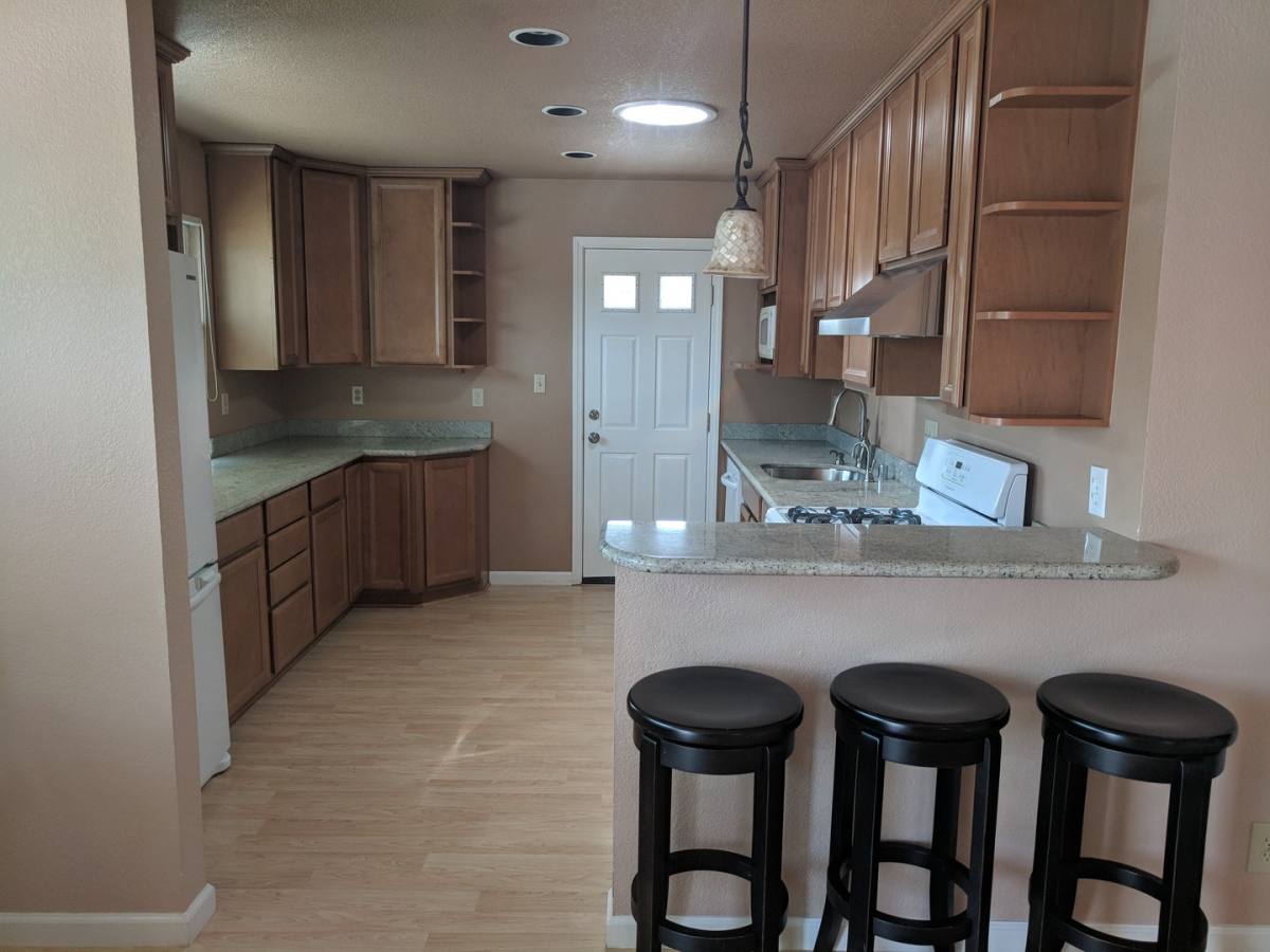 Apartment for rent at 565 Smalley Ave, Hayward, CA 94541