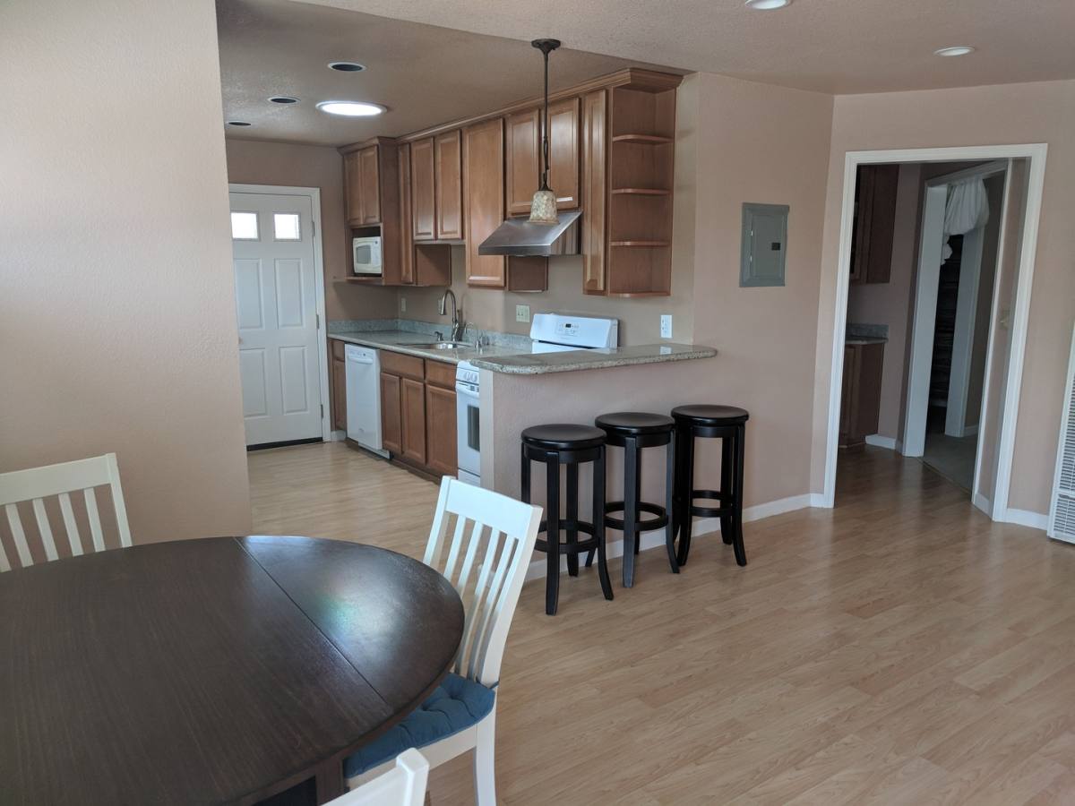 Apartment for rent at 565 Smalley Ave, Hayward, CA 94541