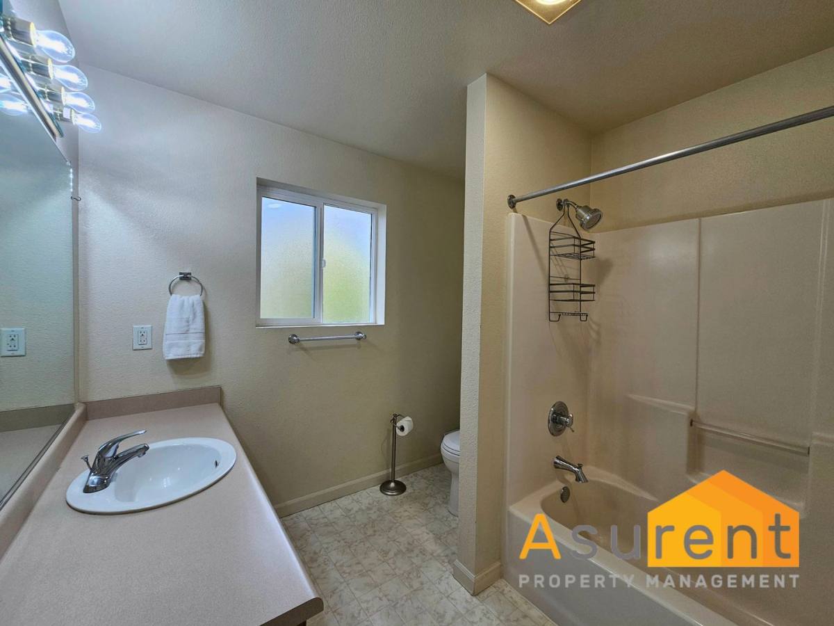 House for rent at 2030 Brookhurst St, Medford, OR 97504