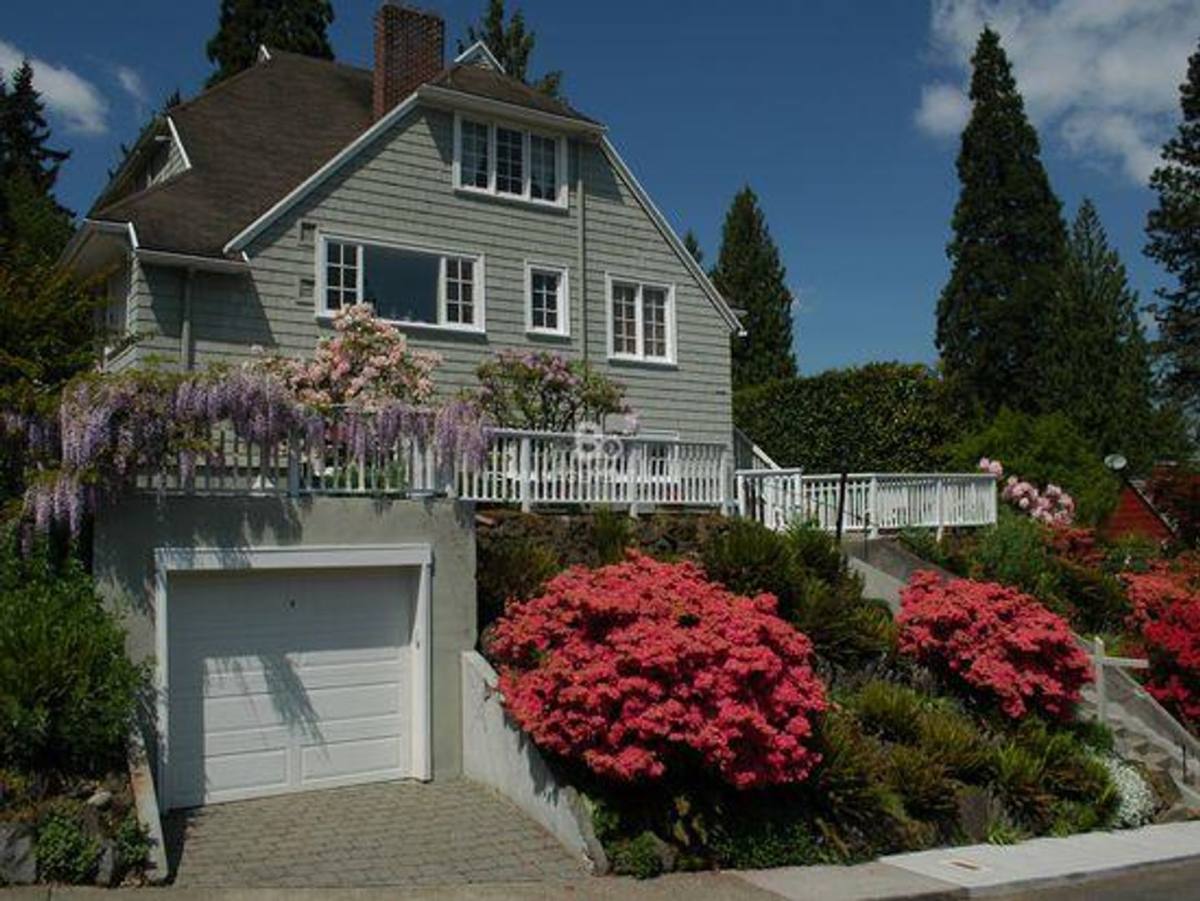 House for rent at 2741 SW Old Orchard Rd, Portland, OR 97201