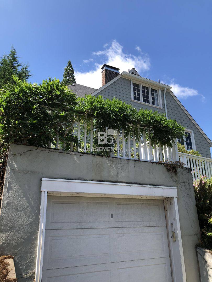 House for rent at 2741 SW Old Orchard Rd, Portland, OR 97201