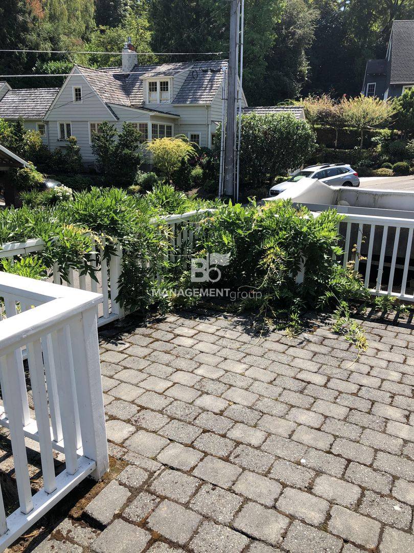 House for rent at 2741 SW Old Orchard Rd, Portland, OR 97201