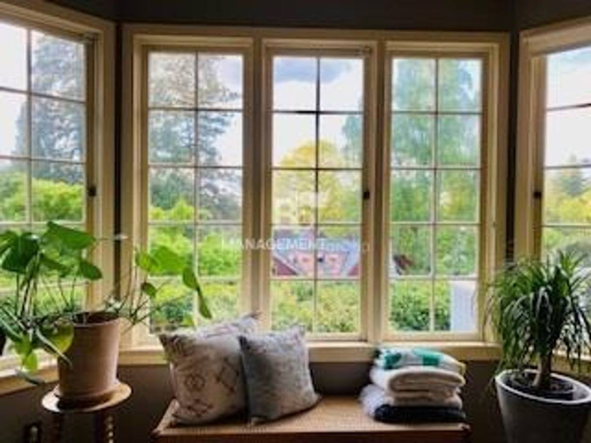 House for rent at 2741 SW Old Orchard Rd, Portland, OR 97201