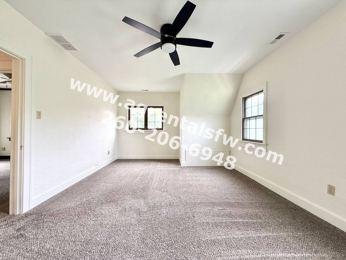 House for rent at 4708 Palatine Dr, Fort Wayne, IN 46804