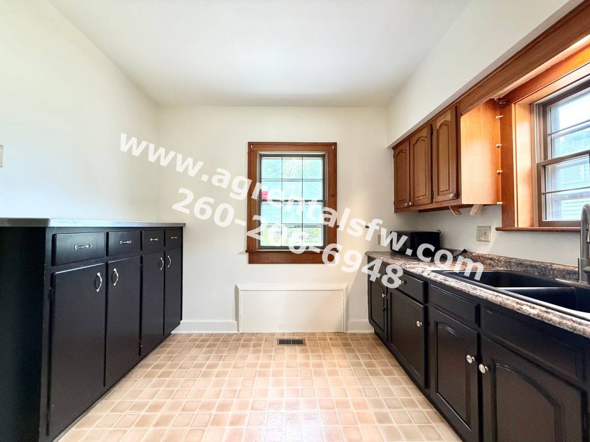 House for rent at 4708 Palatine Dr, Fort Wayne, IN 46804