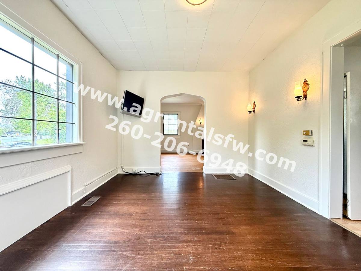 House for rent at 4708 Palatine Dr, Fort Wayne, IN 46804