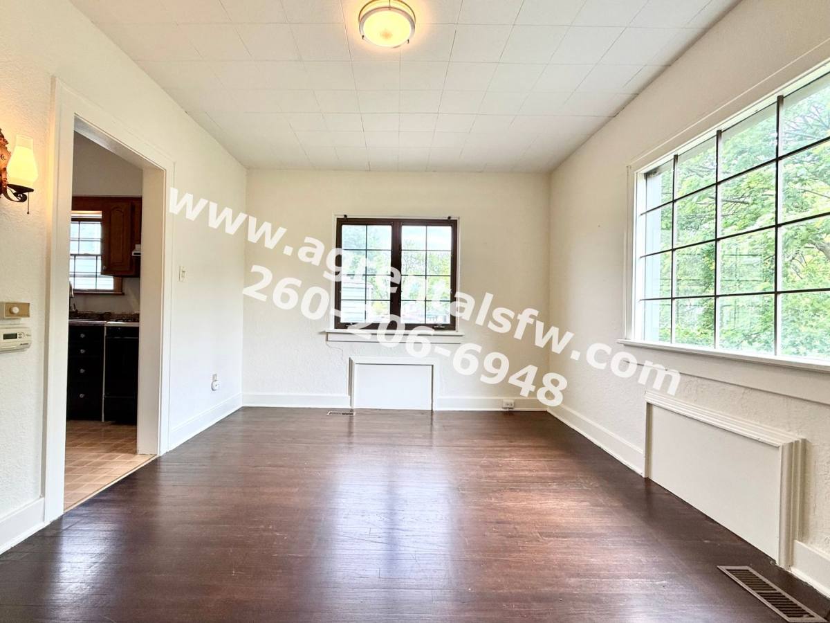 House for rent at 4708 Palatine Dr, Fort Wayne, IN 46804