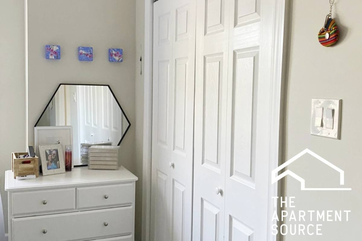 Apartment for rent at 646 W Roscoe St #3N, Chicago, IL 60657