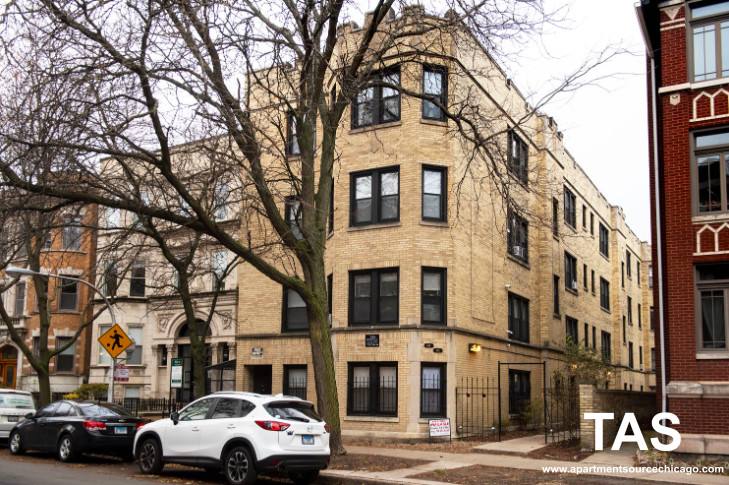 Apartment for rent at 646 W Roscoe St #3N, Chicago, IL 60657