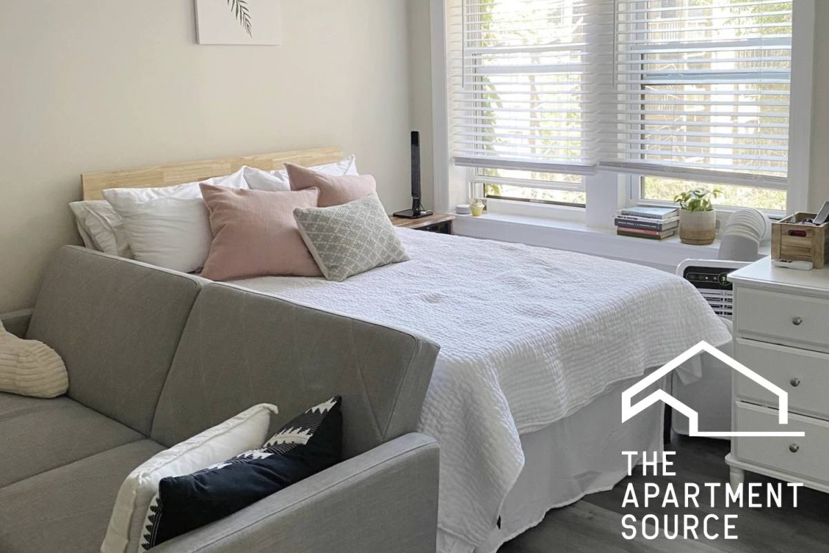 Apartment for rent at 646 W Roscoe St #3N, Chicago, IL 60657