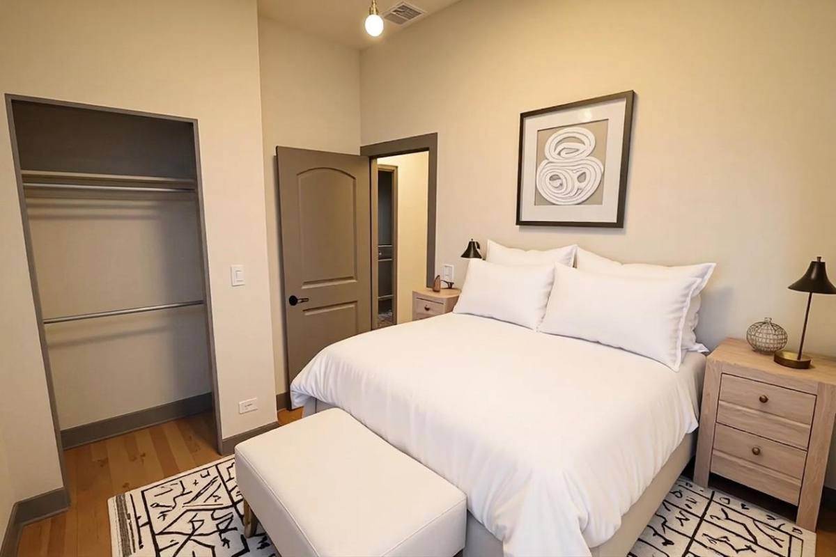 Apartment for rent at 2101 W Evergreen, Chicago, IL 60622