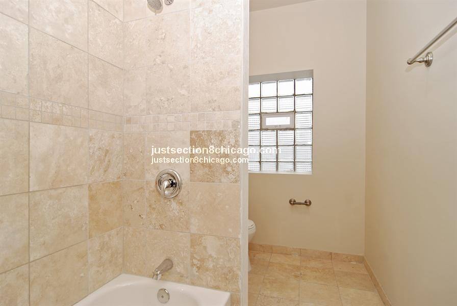 Apartment for rent at 711 N Lockwood #1, Chicago, IL 60644