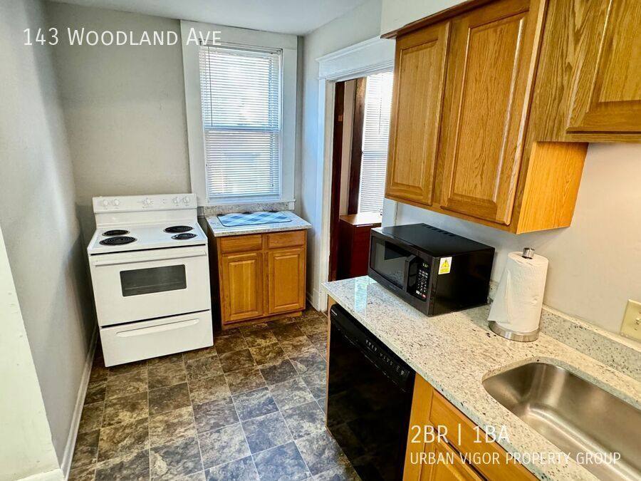 Apartment for rent at 143 Woodland Ave, Lexington, KY 40502