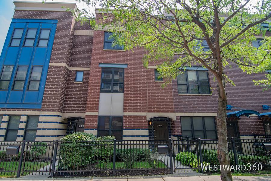 Townhouse for rent at 1152 N Cleveland Ave #2, Chicago, IL 60610