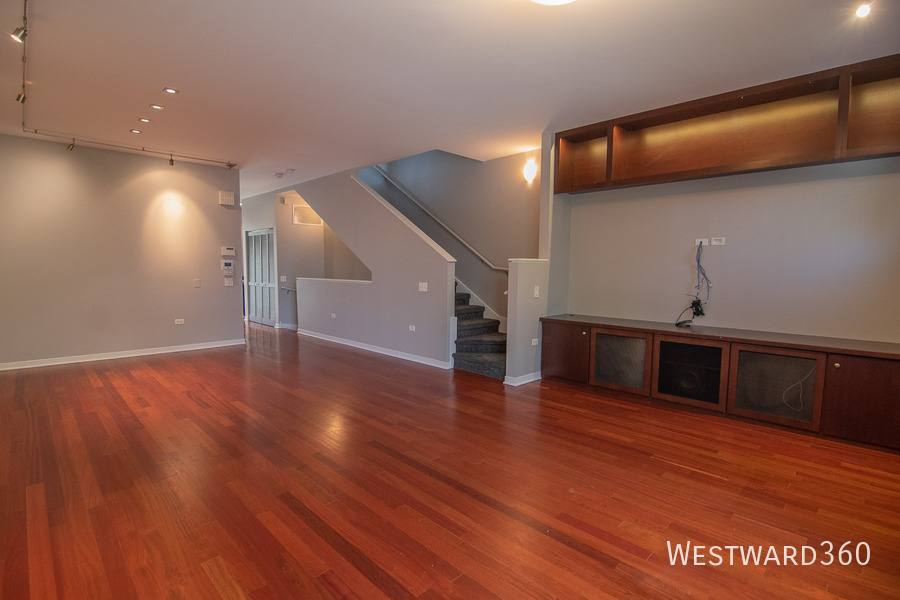 Townhouse for rent at 1152 N Cleveland Ave #2, Chicago, IL 60610