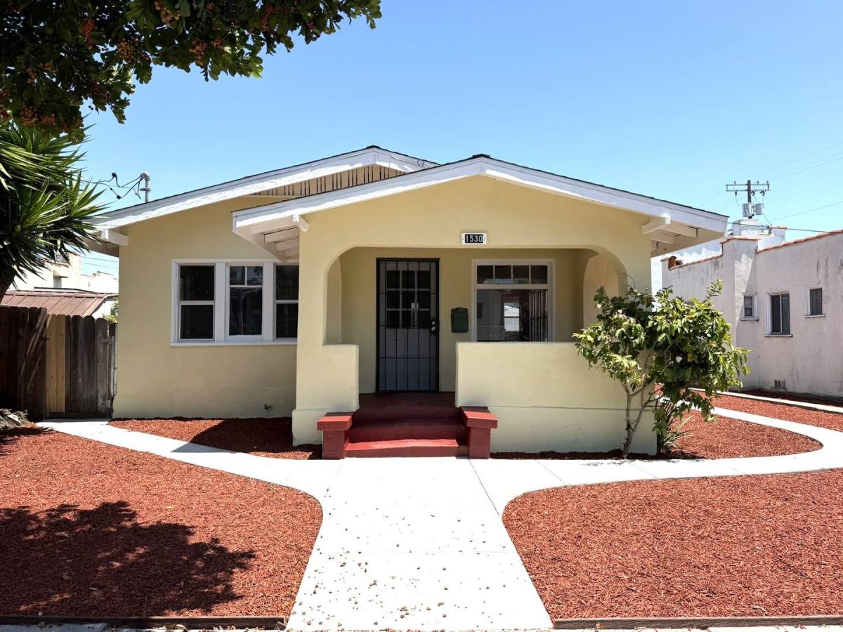 Apartment for rent at 1530 & 1532 S Gaffey St, San Pedro, CA 90731
