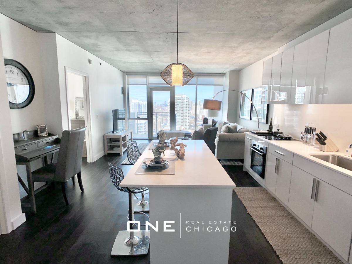 Apartment for rent at 232 W Illinois #5, Chicago, IL 60654