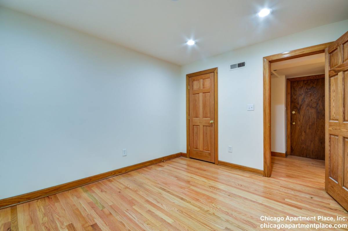 Apartment for rent at 849 W Sheridan Rd #G, Chicago, IL 60613