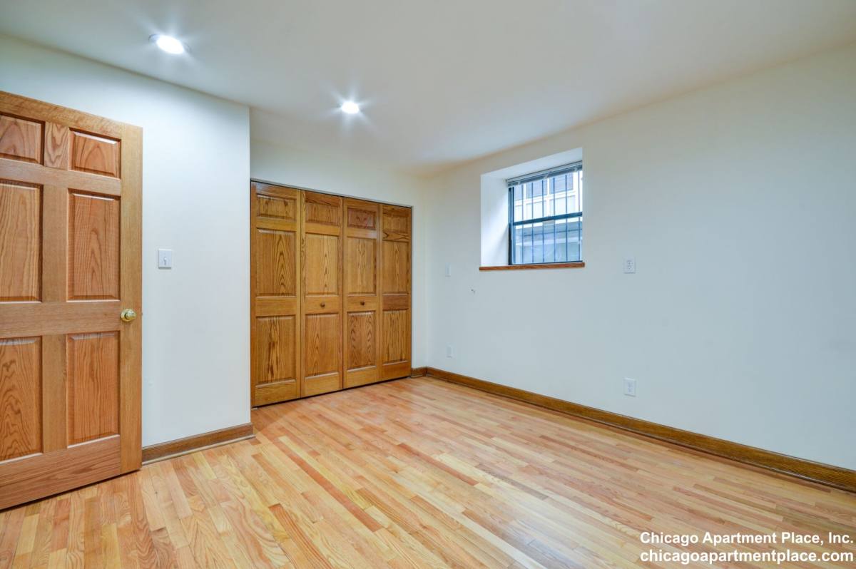 Apartment for rent at 849 W Sheridan Rd #G, Chicago, IL 60613