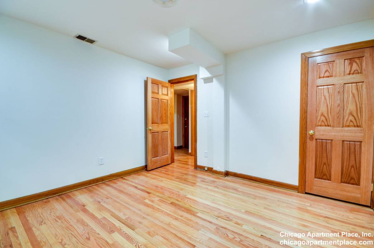 Apartment for rent at 849 W Sheridan Rd #G, Chicago, IL 60613