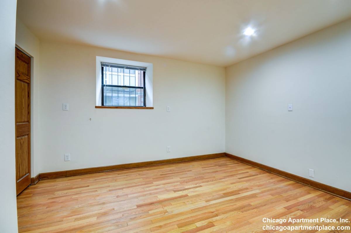 Apartment for rent at 849 W Sheridan Rd #G, Chicago, IL 60613