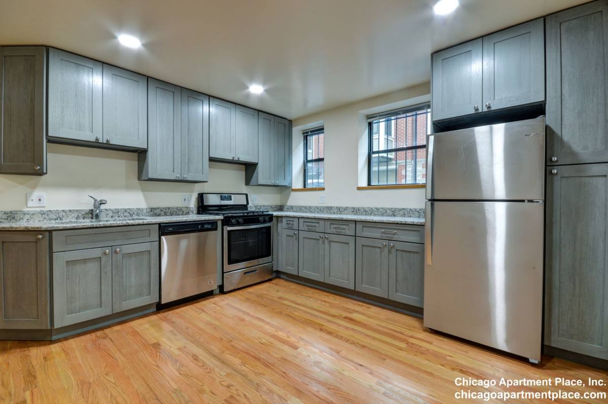 Apartment for rent at 849 W Sheridan Rd #G, Chicago, IL 60613