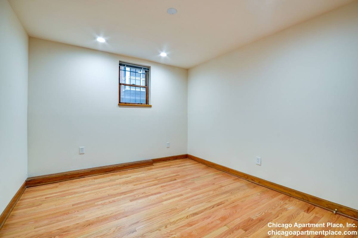 Apartment for rent at 849 W Sheridan Rd #G, Chicago, IL 60613