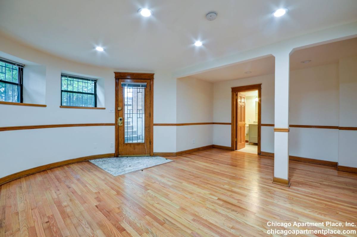 Apartment for rent at 849 W Sheridan Rd #G, Chicago, IL 60613