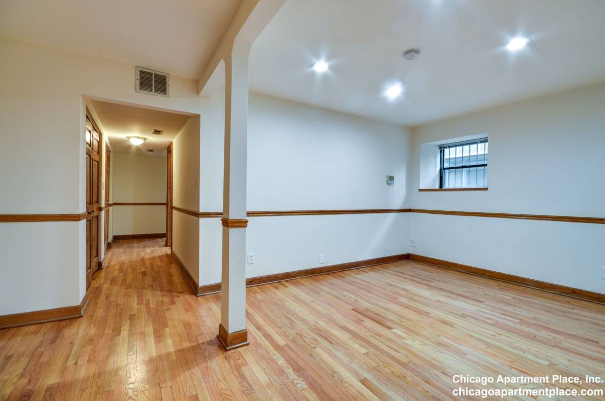 Apartment for rent at 849 W Sheridan Rd #G, Chicago, IL 60613