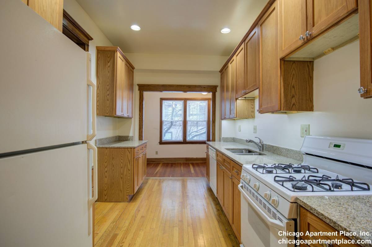 Apartment for rent at 845 W Sheridan Rd #2, Chicago, IL 60613