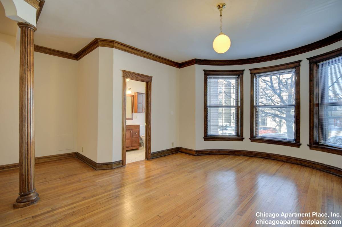Apartment for rent at 845 W Sheridan Rd #2, Chicago, IL 60613