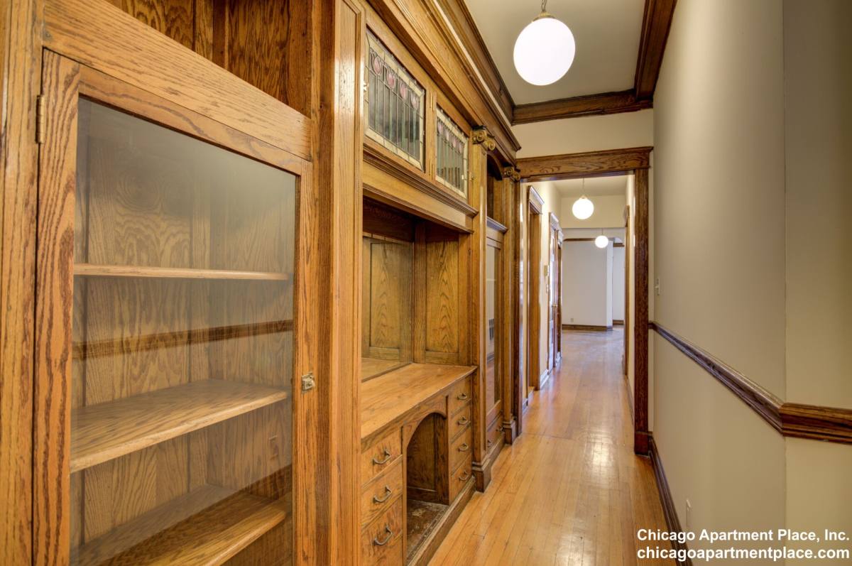 Apartment for rent at 845 W Sheridan Rd #2, Chicago, IL 60613