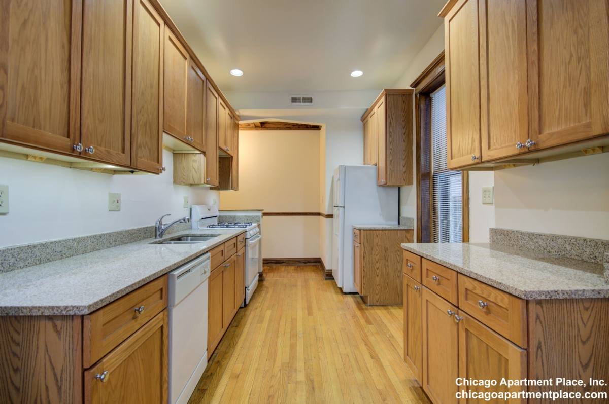 Apartment for rent at 845 W Sheridan Rd #2, Chicago, IL 60613