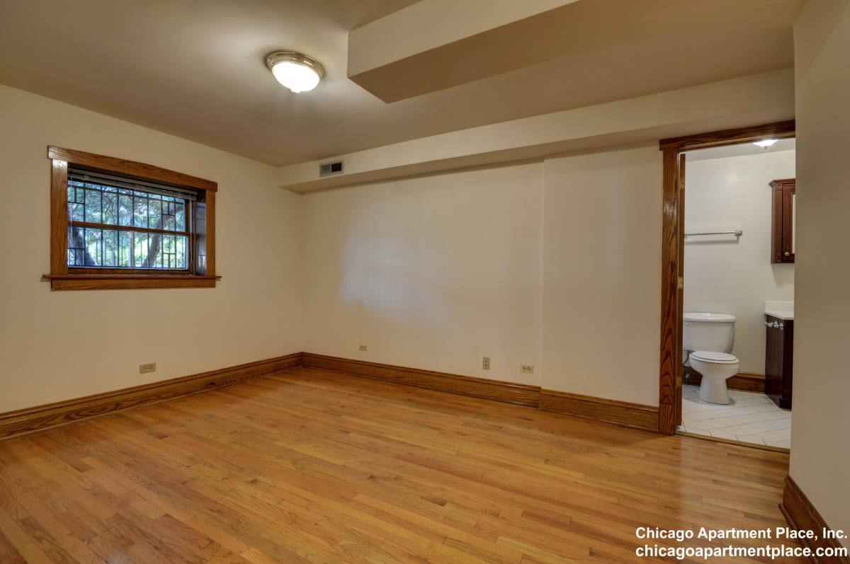Apartment for rent at 1400 W Warner Ave #1, Chicago, IL 60613