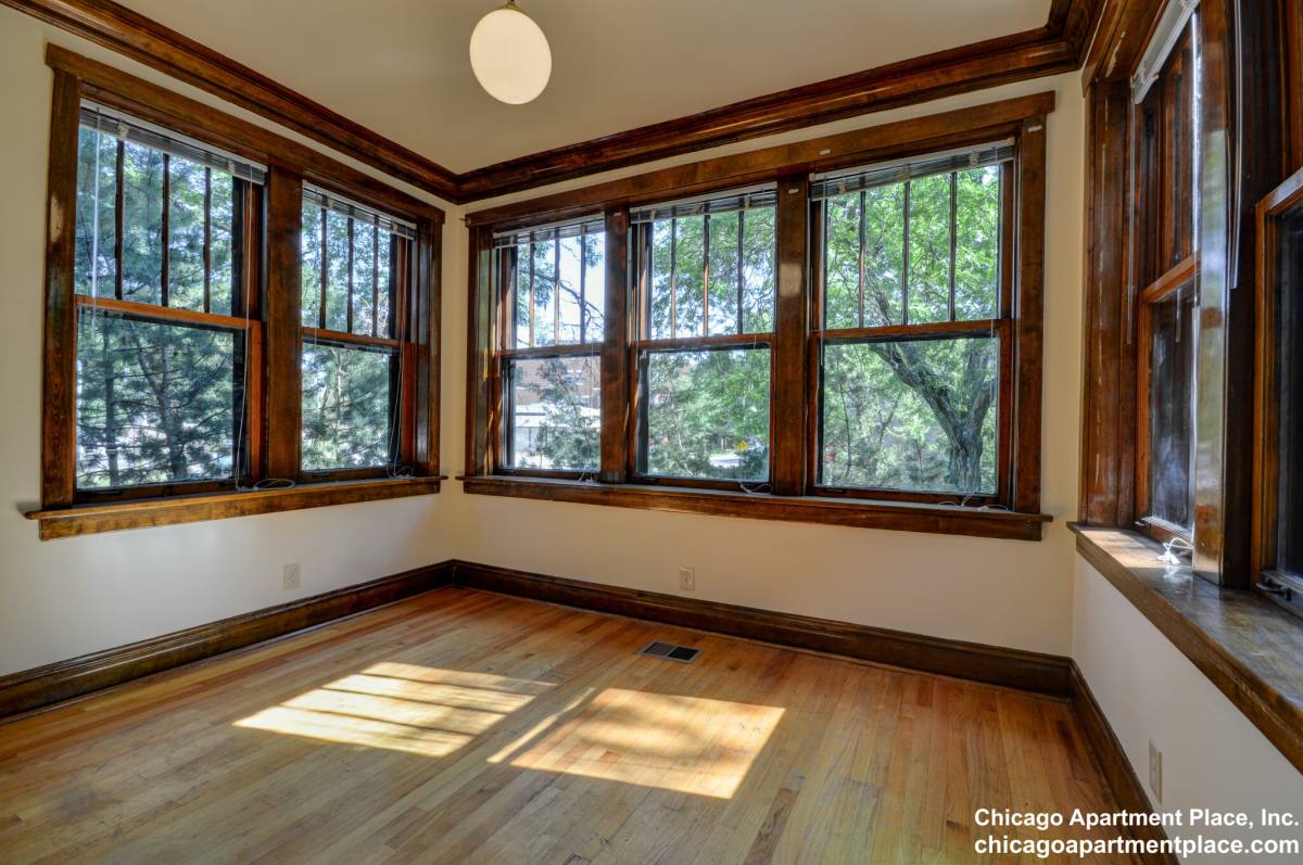 Apartment for rent at 1400 W Warner Ave #1, Chicago, IL 60613