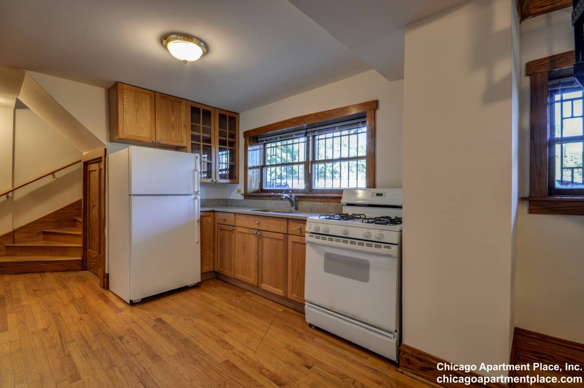 Apartment for rent at 1400 W Warner Ave #1, Chicago, IL 60613