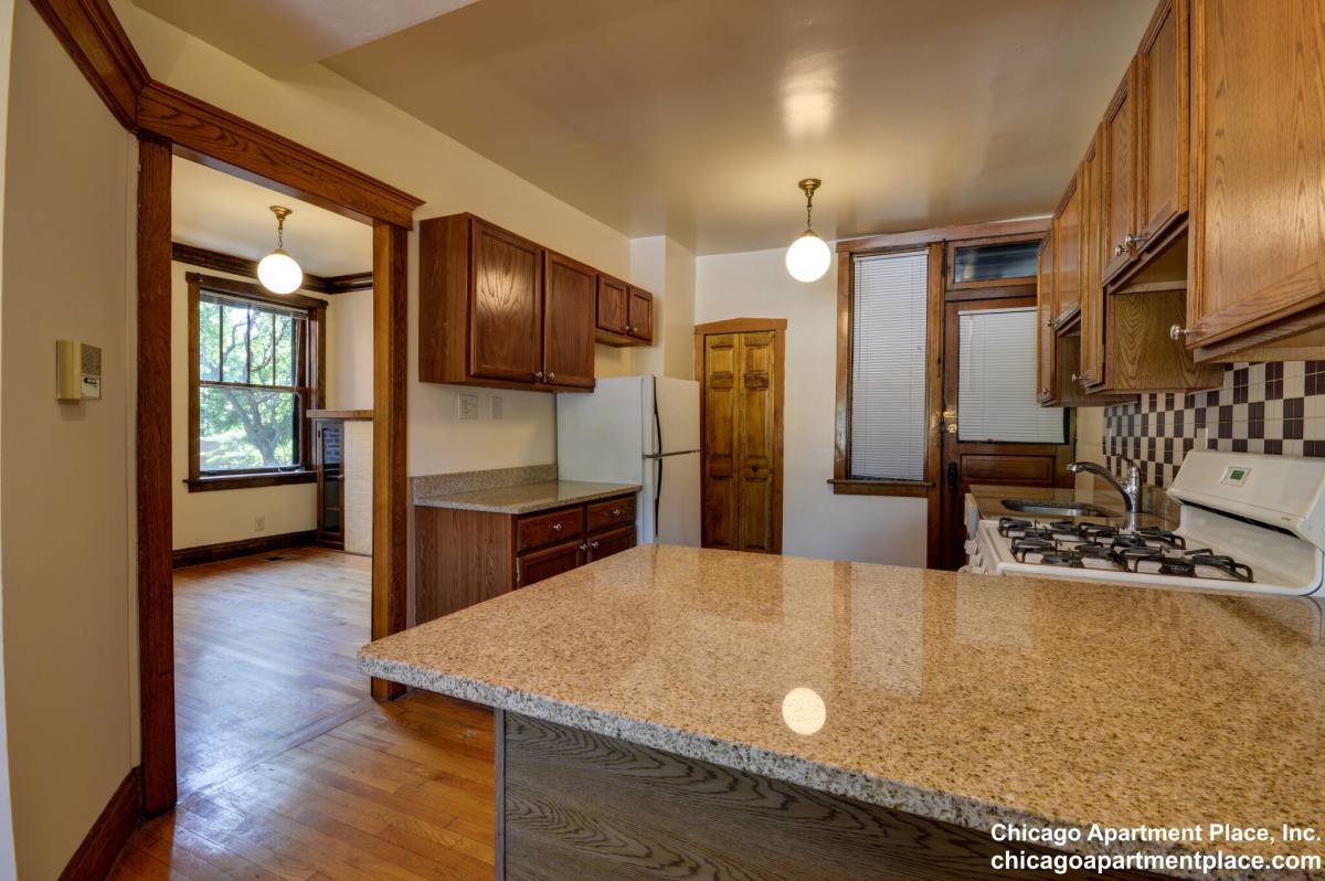Apartment for rent at 1400 W Warner Ave #1, Chicago, IL 60613