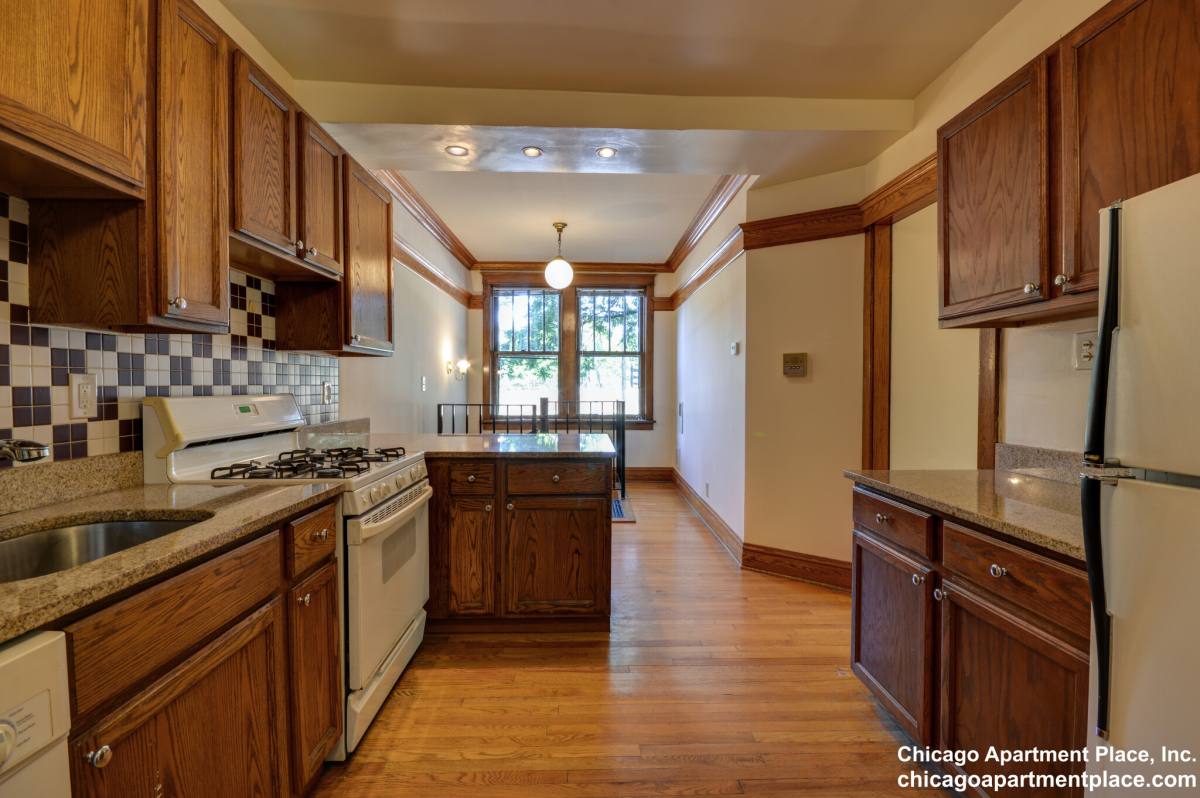 Apartment for rent at 1400 W Warner Ave #1, Chicago, IL 60613