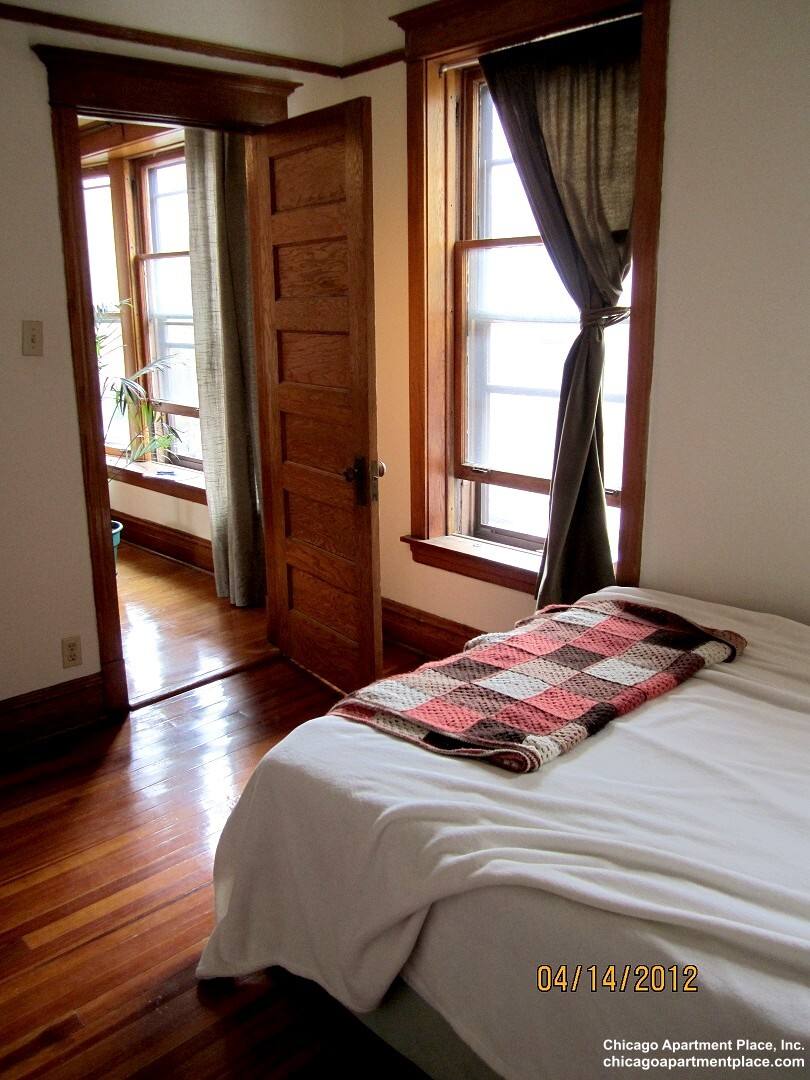 Apartment for rent at 3908 N Greenview Ave #2, Chicago, IL 60613