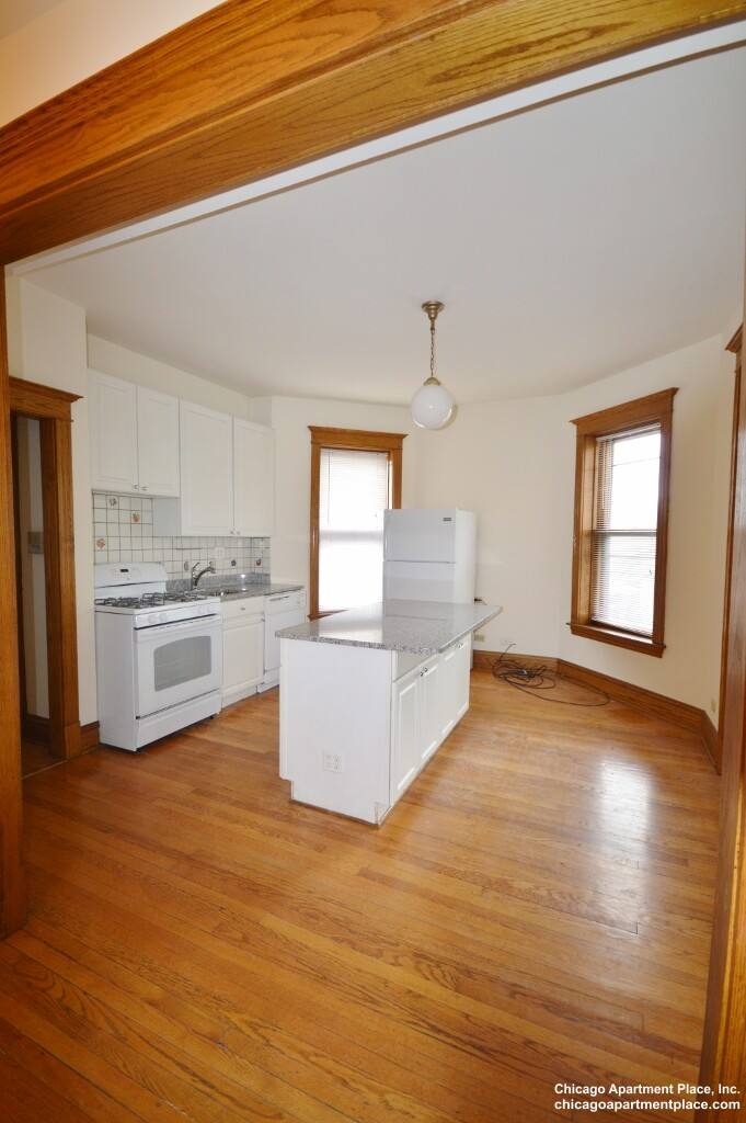 Apartment for rent at 1826 W Patterson Ave #3, Chicago, IL 60613
