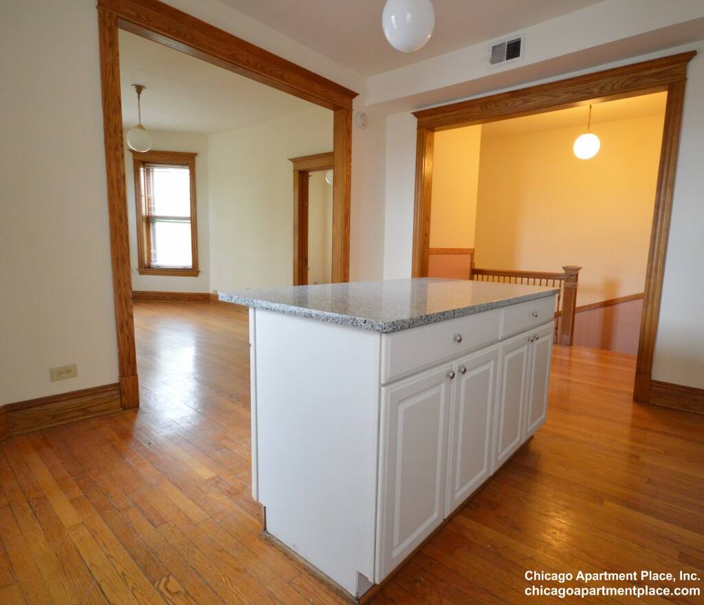 Apartment for rent at 1826 W Patterson Ave #3, Chicago, IL 60613