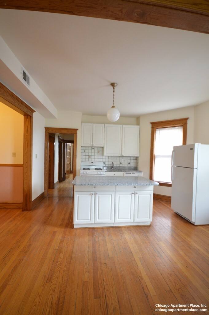 Apartment for rent at 1826 W Patterson Ave #3, Chicago, IL 60613