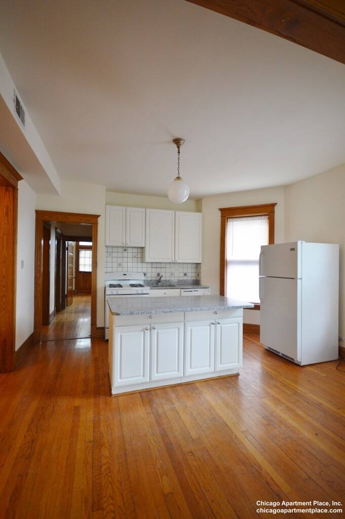 Apartment for rent at 1826 W Patterson Ave #3, Chicago, IL 60613