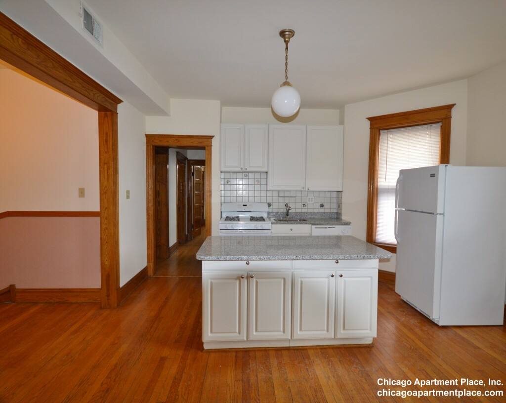 Apartment for rent at 1826 W Patterson Ave #3, Chicago, IL 60613