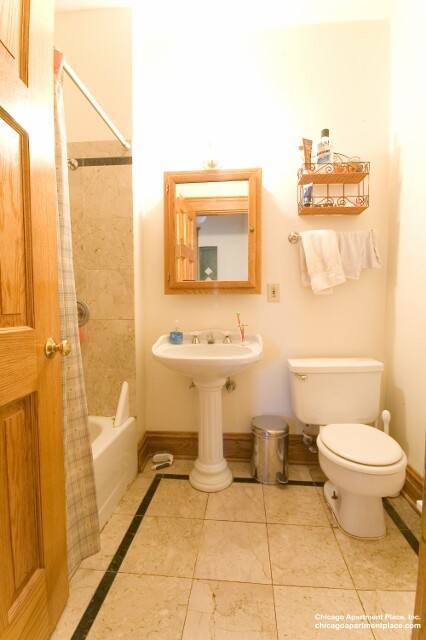 Apartment for rent at 854 W Waveland Ave #3, Chicago, IL 60613