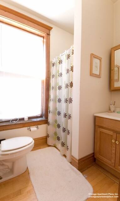 Apartment for rent at 854 W Waveland Ave #3, Chicago, IL 60613