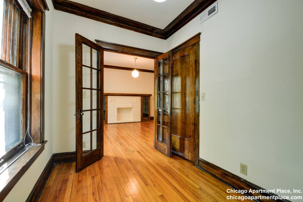 Apartment for rent at 1340 W Waveland Ave #2, Chicago, IL 60613