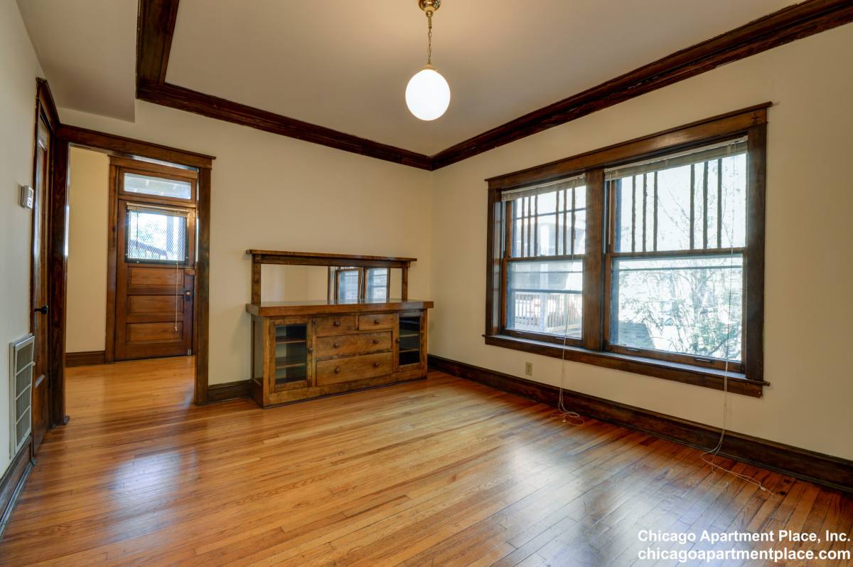 Apartment for rent at 1340 W Waveland Ave #2, Chicago, IL 60613